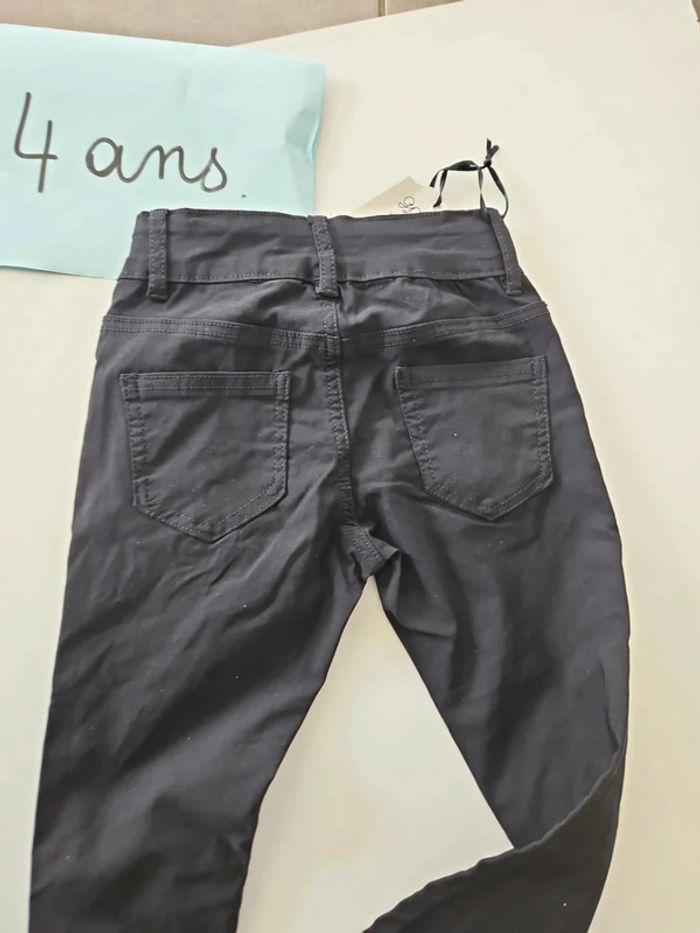 Pantalon fille noir neuf vec etiquette taille 4 ans - photo numéro 5