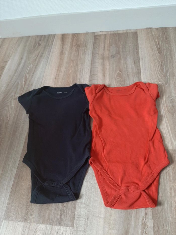 Lot de bodies noir et rouge