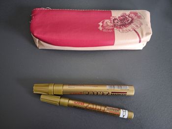 Lot de 2 crayons doré neuf 