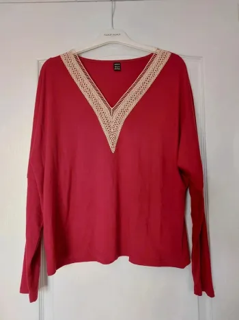 Blouse bordeaux col dentelle ajourée M