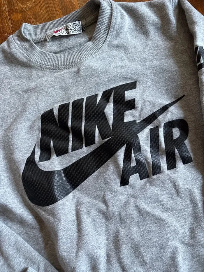 Magnifique Pull nike authentique - photo numéro 2