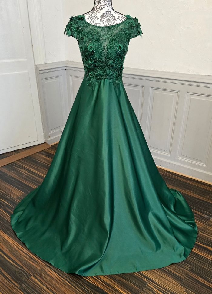 robe cérémonie princesse dentelle et bas satiné vert emeraude taille 40