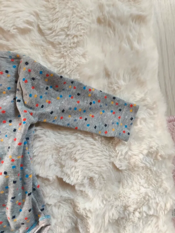 Lot de 2 vêtements bébé en taille 1 mois - photo numéro 4