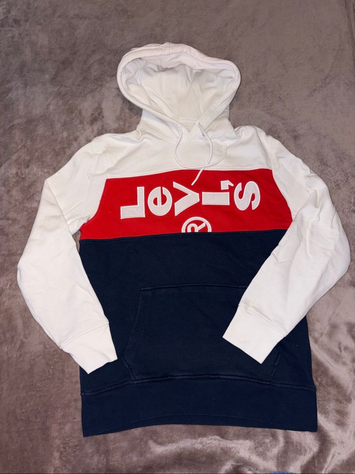 Sweat à capuche Levi’s taille M en très bon état