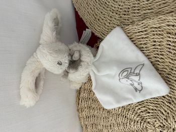 Doudou et Compagnie lapin blanc taupe gris mouchoir Bonbon