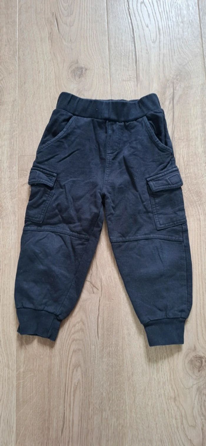 Lot 2 pantalon jogging 2ans TBE - photo numéro 2