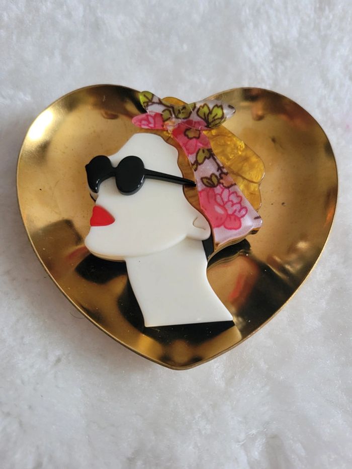 Broche femme lunette de soleil, turban - photo numéro 2