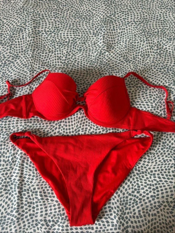 Maillot de bain, deux pièces rouges