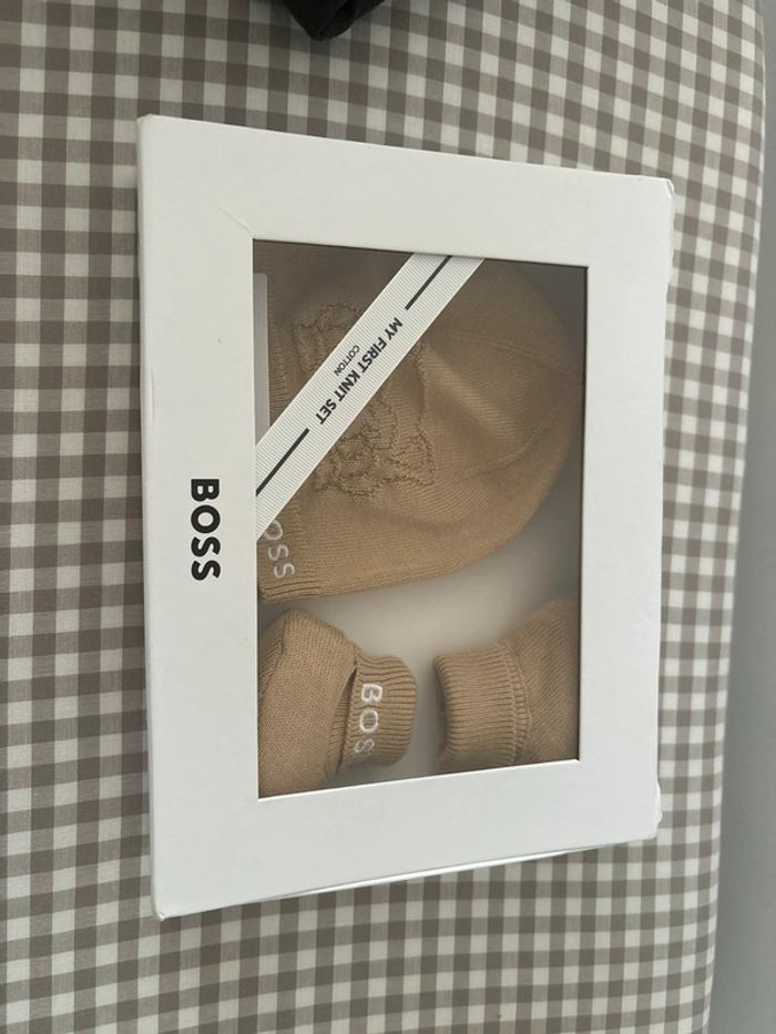 Coffret naissance 1 mois bébé garçon BOSS - photo numéro 2