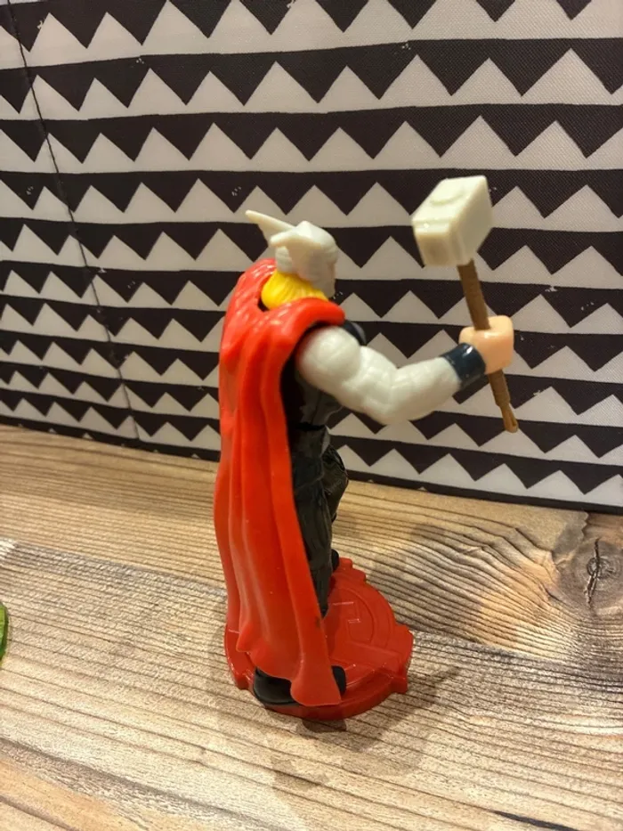 Figurine Thor Marvel 12/13 cm très bon état. - photo numéro 5