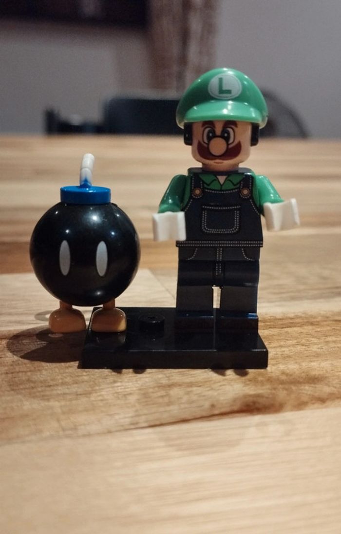 Personnage Lego neuf Luigi + son bon omb monde de Mario Nintendo - photo numéro 3