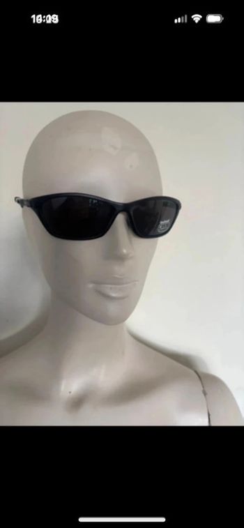 Jolie paire de lunettes de soleil neuves noires Loubsol envoi protégé