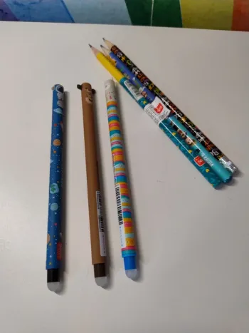 Trois stylos et un crayon Legami