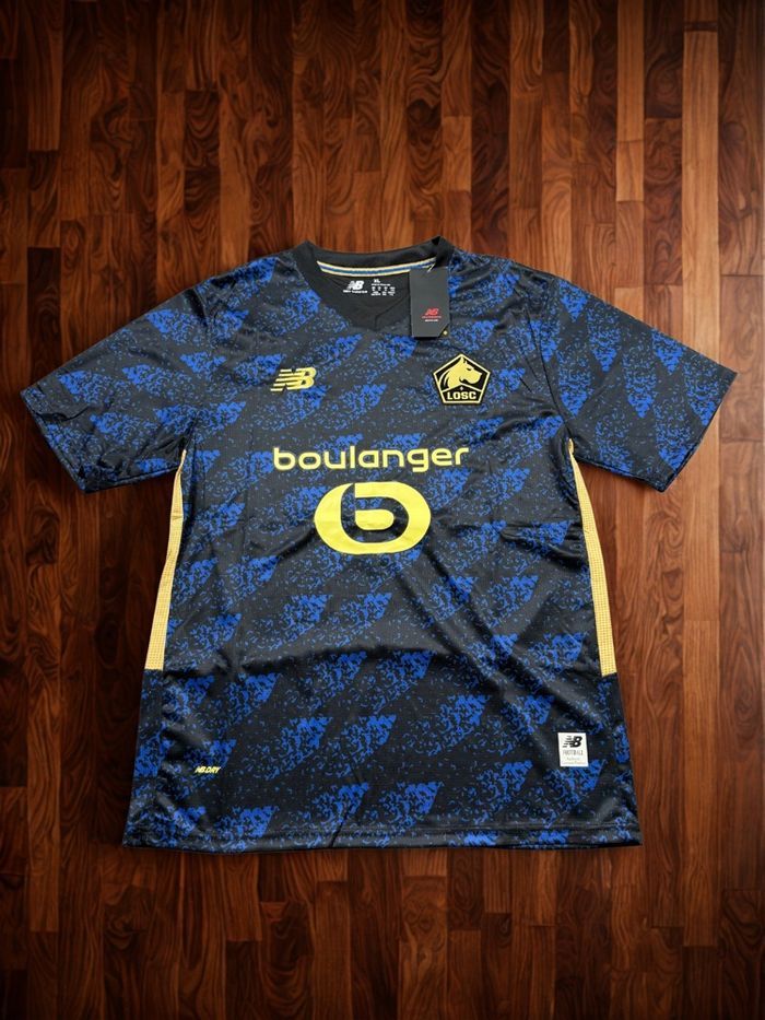 VENTE DE MAILLOTS DE FOOT 🔥 Tout à 25€ pièces (j’ai d’autre maillot que sur les photo) demander la taille en Pv - photo numéro 2