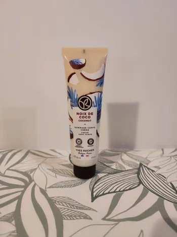 Yves rocher gommage corps creme noix de coco 150ml valeur 14€  à utiliser 12 mois après ouverture