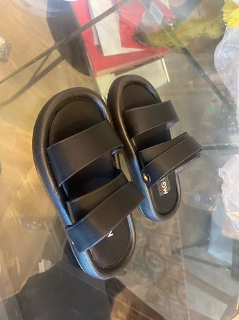 Chaussures neuves
