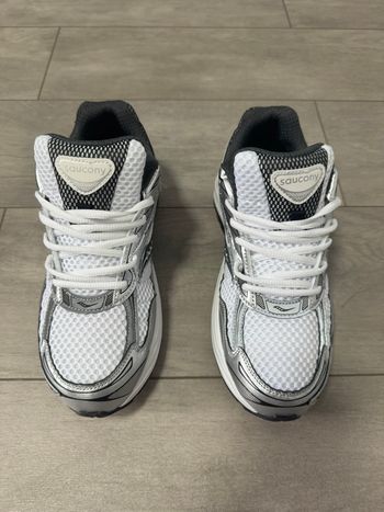 Saucony omni 9 grise