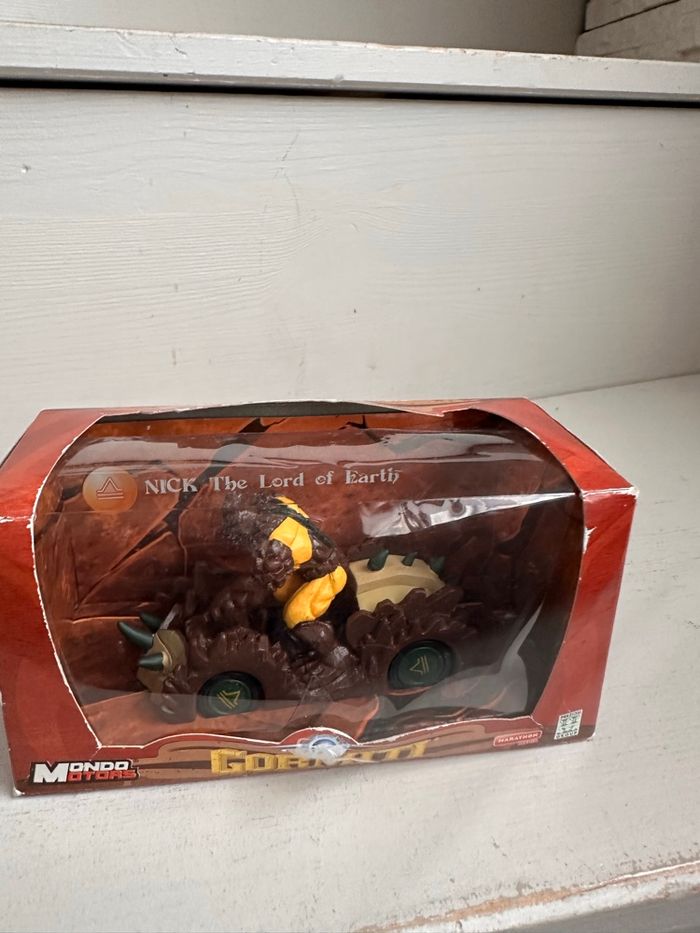 Voiture gormiti Nick le roi de la terre