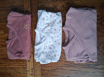 Lot de 3 bodies à manches longues et ouverture par devant de marque Kiabi