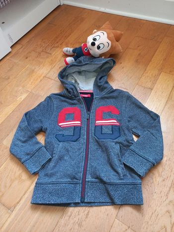 Sweat zippé à capuche