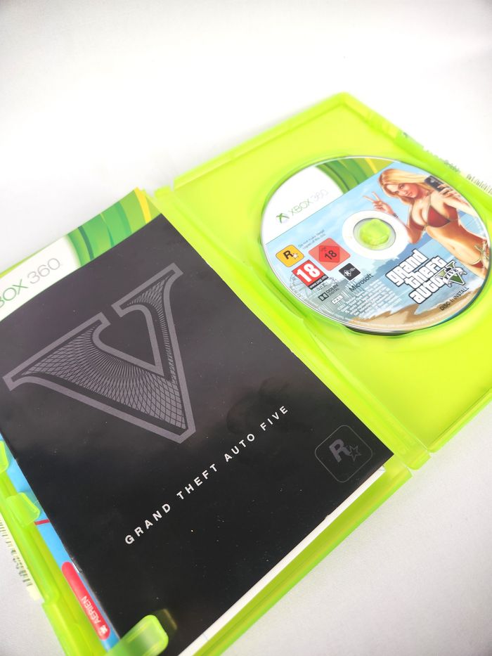 Jeu XBox 360 Grand Theft Auto V (GTA 5) - Version Française PAL - Avec Poster - photo numéro 4