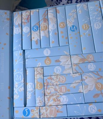 calendrier produits soins maquillage cadeau anniversaire biotyfull box produits soins makeup