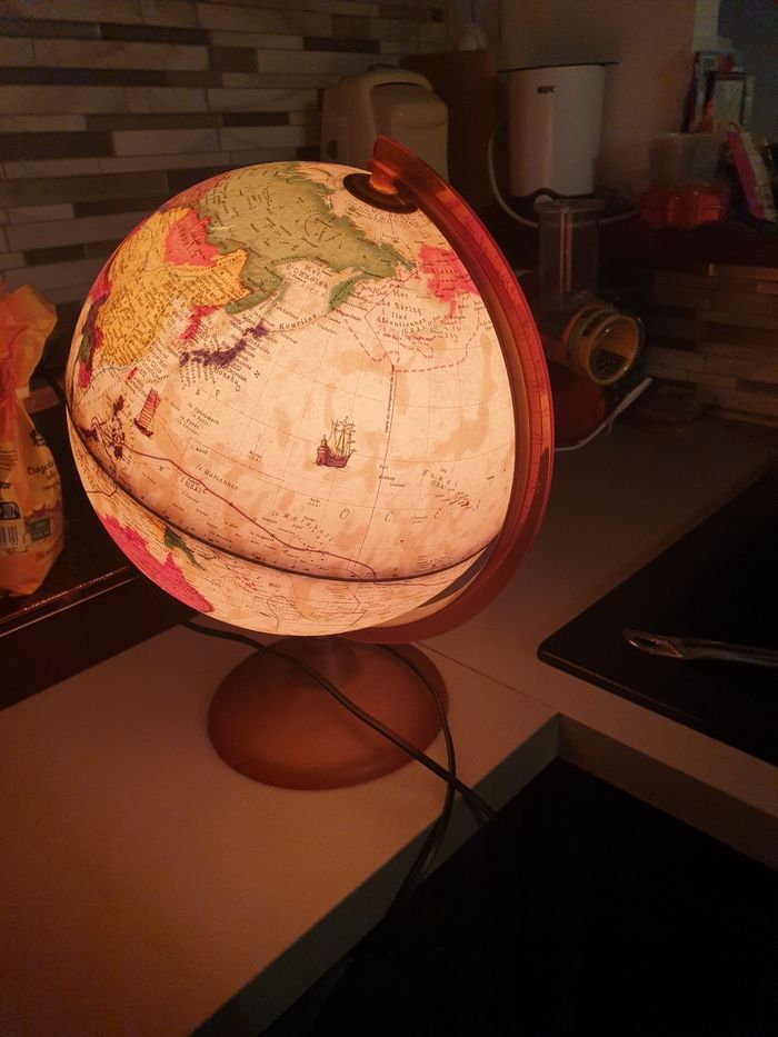 Globe terrestre lumineux - photo numéro 3
