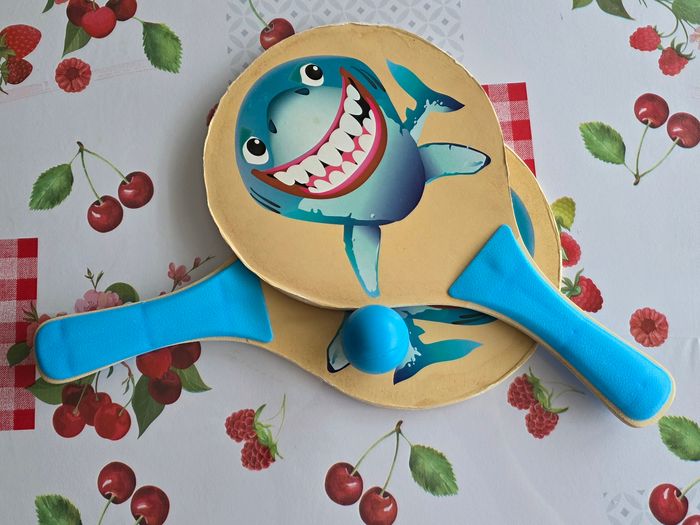 RAQUETTES DE PLAGE EN BOIS MOTIFS REQUINS 🦈 - photo numéro 5