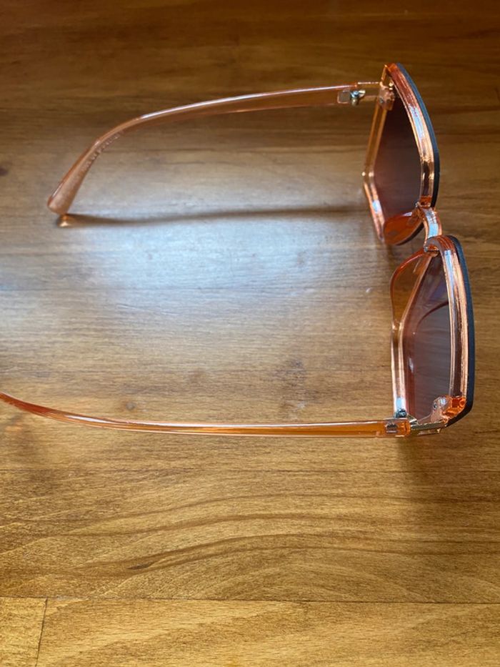 Lunette de soleil - photo numéro 4
