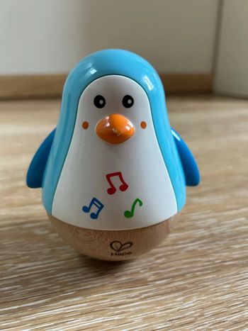 Jouet hape - en bois culbuto musical penguin musical wobble