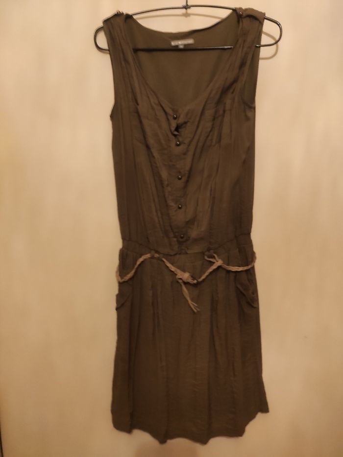 Robe kaki