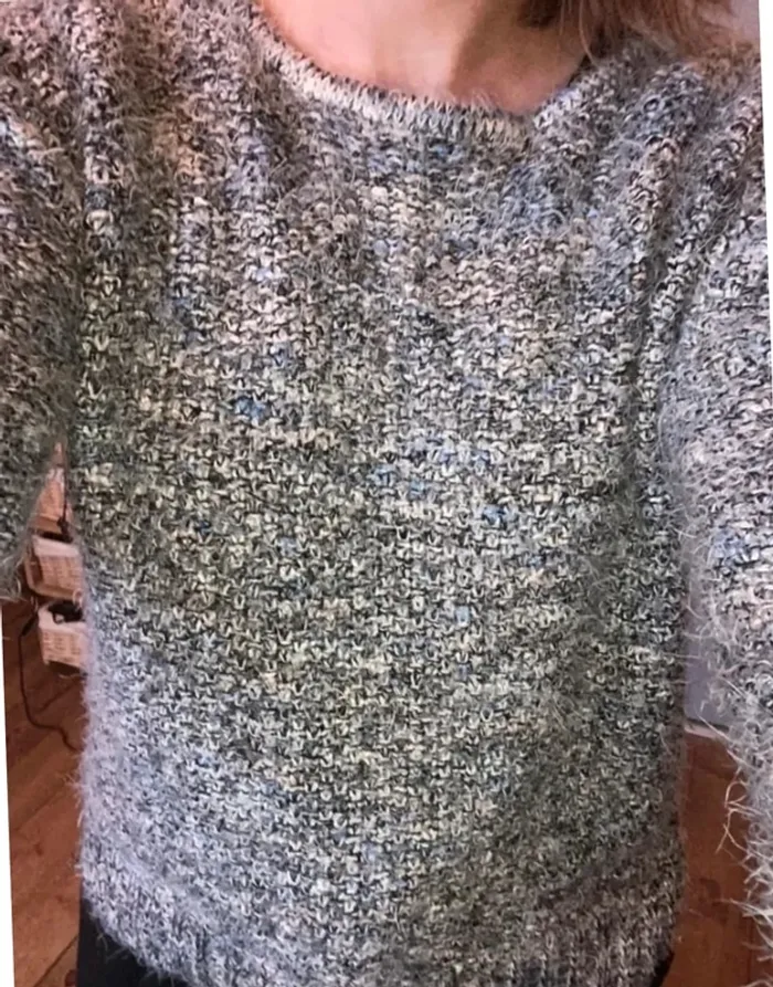 Pull bleu gris avec fils argentés doux à poils S - photo numéro 4