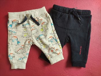 Lot de 2 pantalons 3 mois, comme neuf