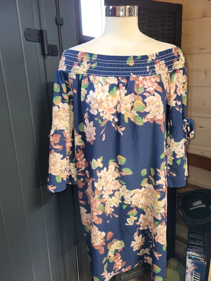 Robe fleurie épaules nues 36