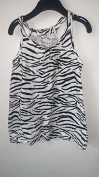 TEE shirt fille taille 4 ans