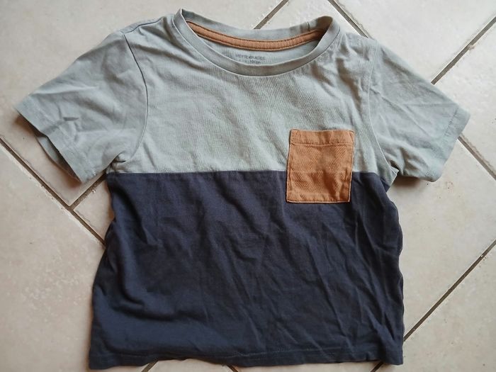 T-shirt 4ans 
104 cm