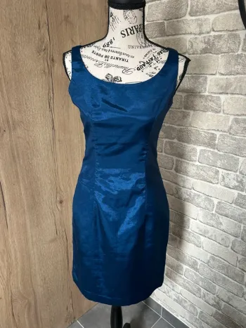 Robe satinée bleue marine taille 34