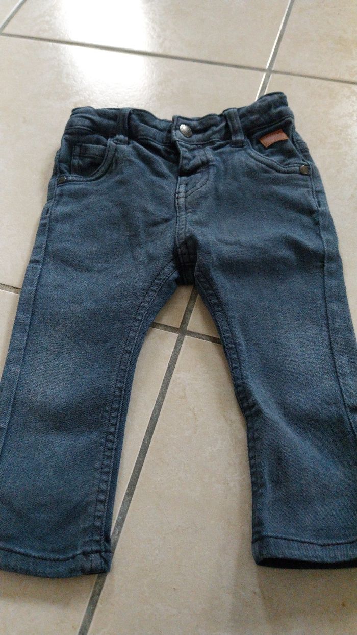 Pantalon bleu marine en très bon état