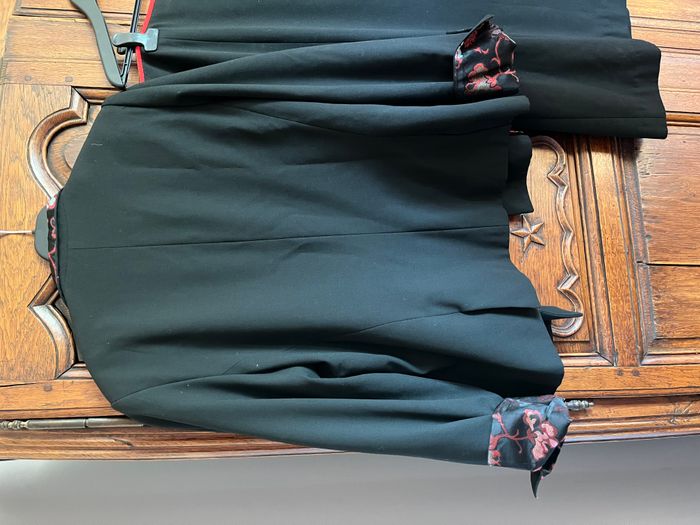 Elégant tailleur Alain Manoukian T 44 - photo numéro 2