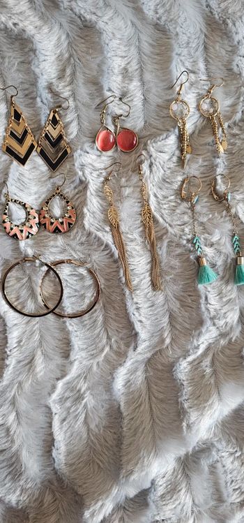 Lot de 7 paires de boucles d'oreilles neuves