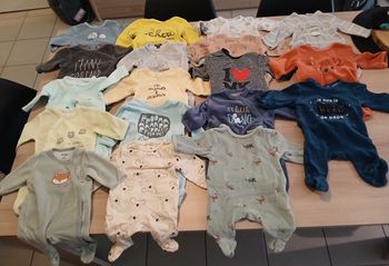 Lot 18 pyjamas
