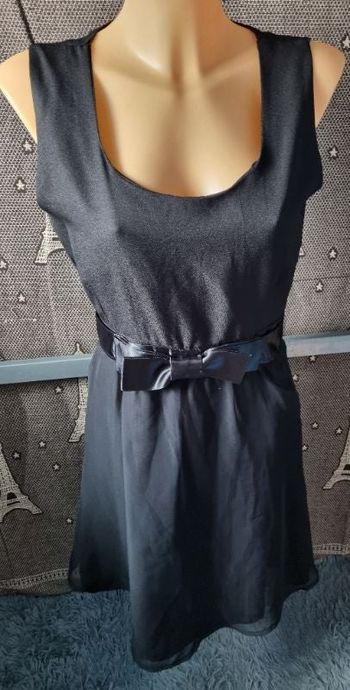 Robe noir avec nœud papillon taille 38