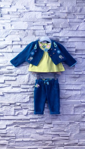 DPAM - ENSEMBLE 3P BÉBÉ FILLE TONS LUMINEUX, VOLANTS, NŒUD, BRODERIES FLEURS 3M