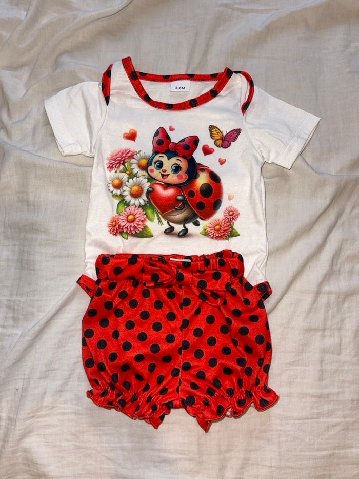 Ensemble body et short 3-6 mois