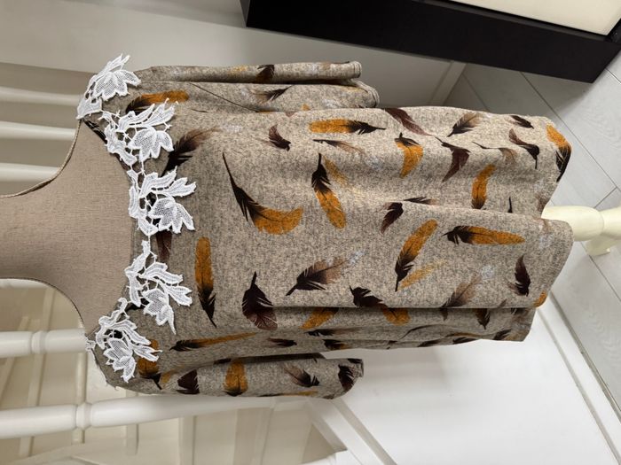 Blouse manches 3/4 marron à motifs avec dentelle - photo numéro 2