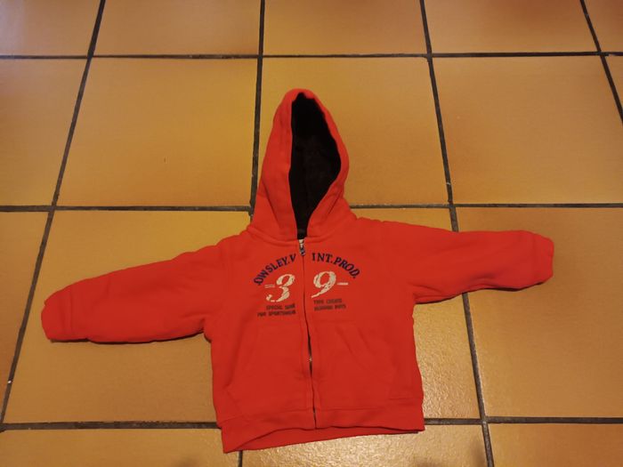 Veste rouge grain de blé 6 mois