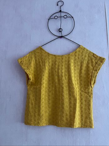 Haut en broderie
