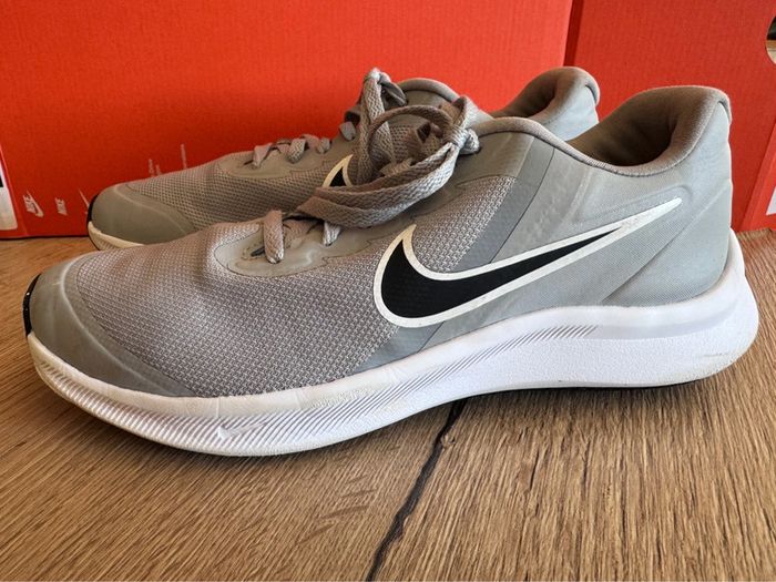 Baskets Nike star runner 3 pointure 38 très bon état