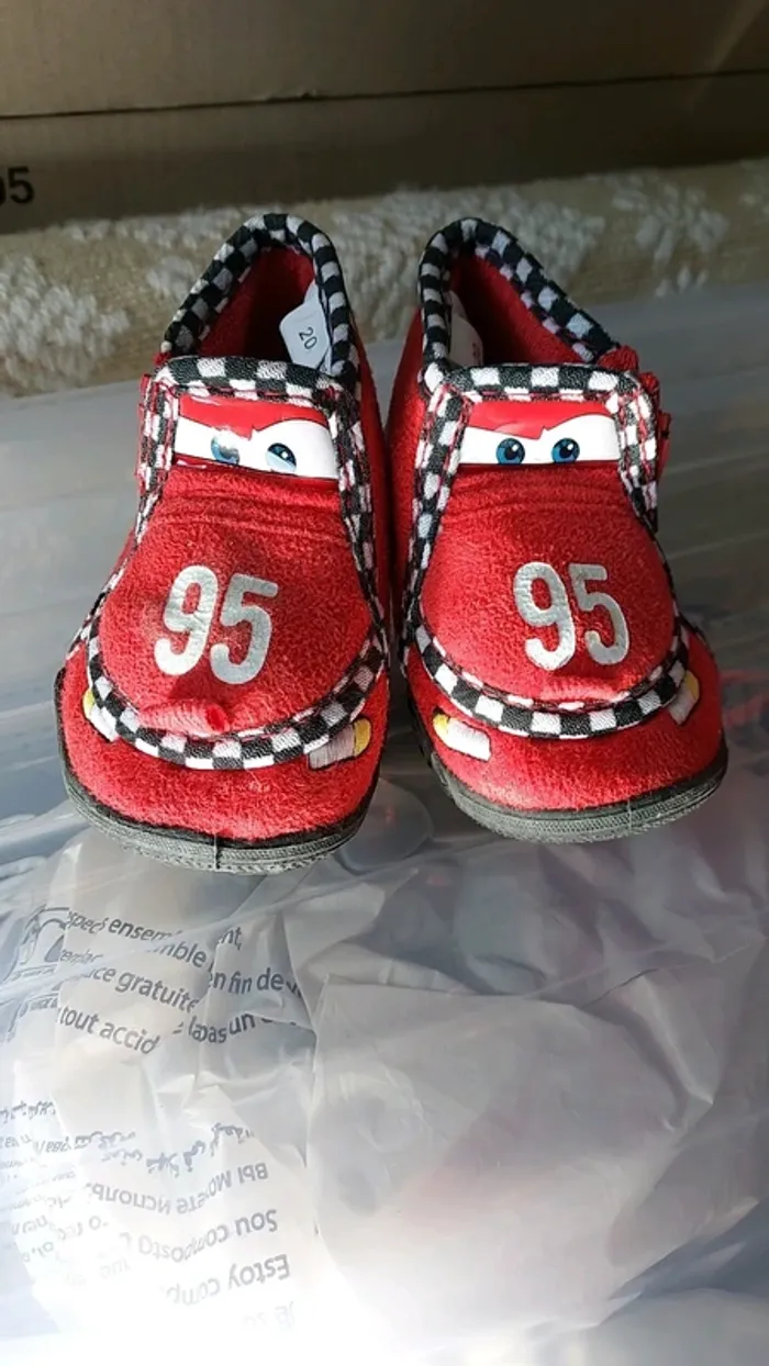 Pantoufles garçon taille 20