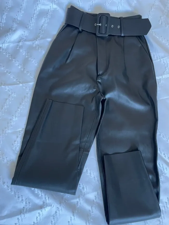 Ensemble tailleur blazer + pantalon ceinturée Zara en similicuir Taille XS/S - photo numéro 8